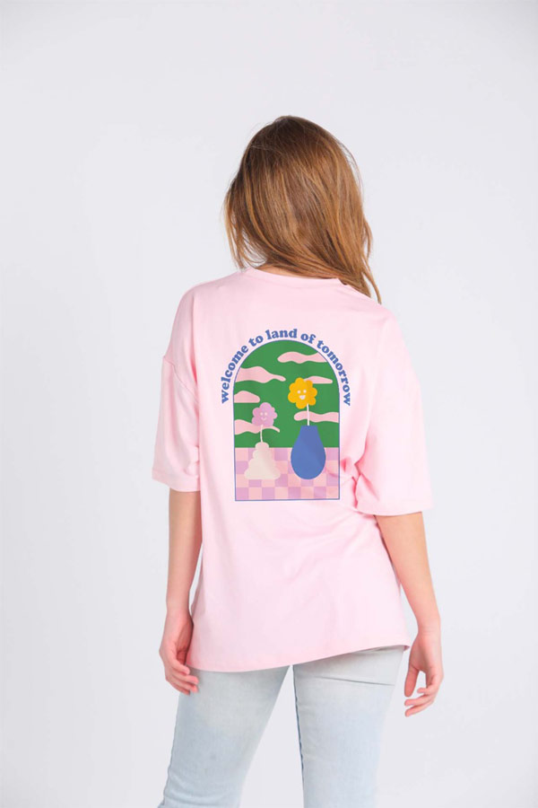 Land Of Tomorrow T-Shirt In Pink thumbnail