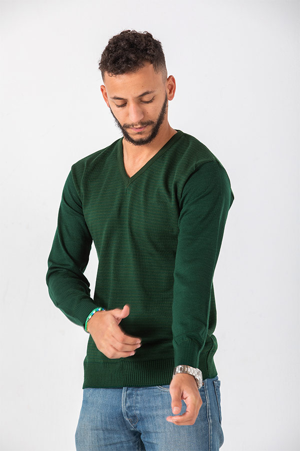 V-neck pullover in green thumbnail