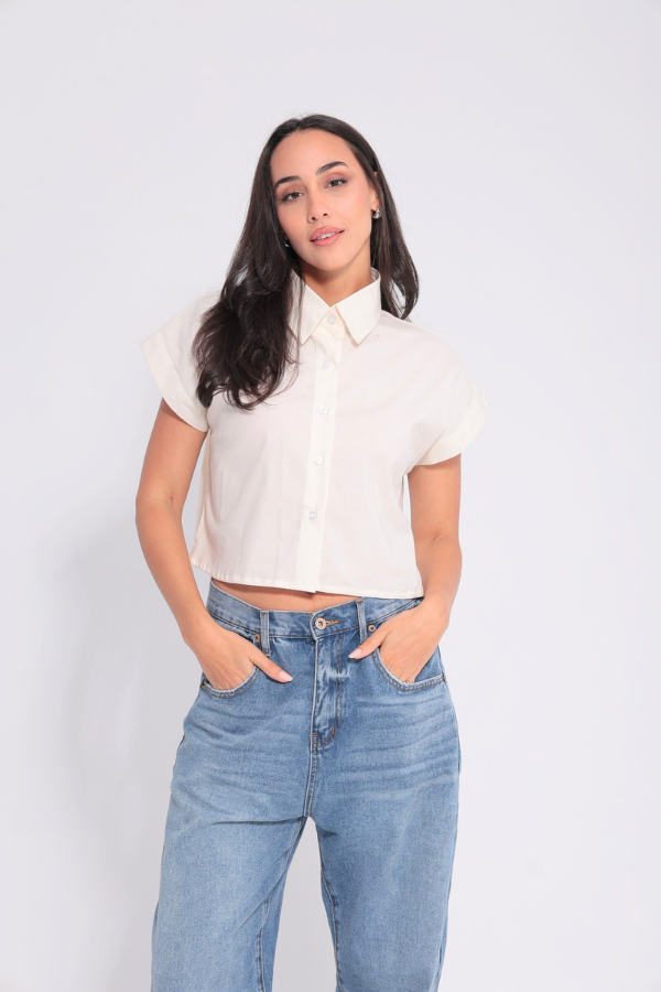 Cropped Oversized Shirt In Off White thumbnail